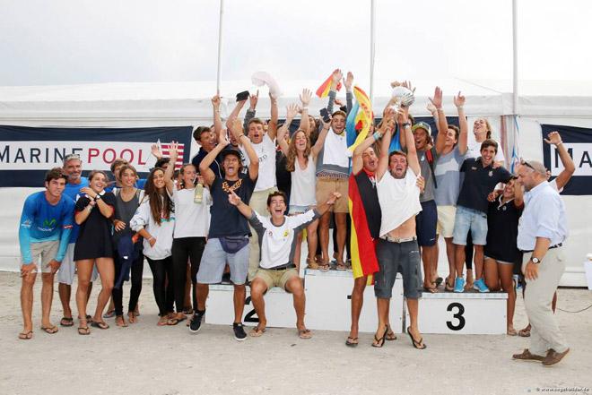 Spain wins the Francis Mouvet Trophy as top nation © Christian Beeck